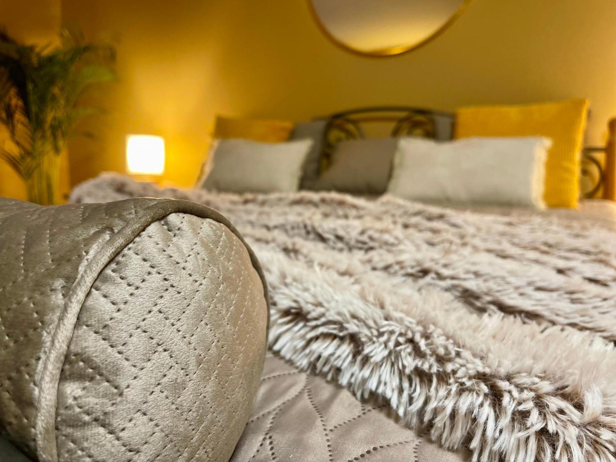 Terracotta Apartment - Zentral, Parken, Netflix, Kontaktloses Einchecken, Kingsize-Bett Βούρπεταλ Εξωτερικό φωτογραφία